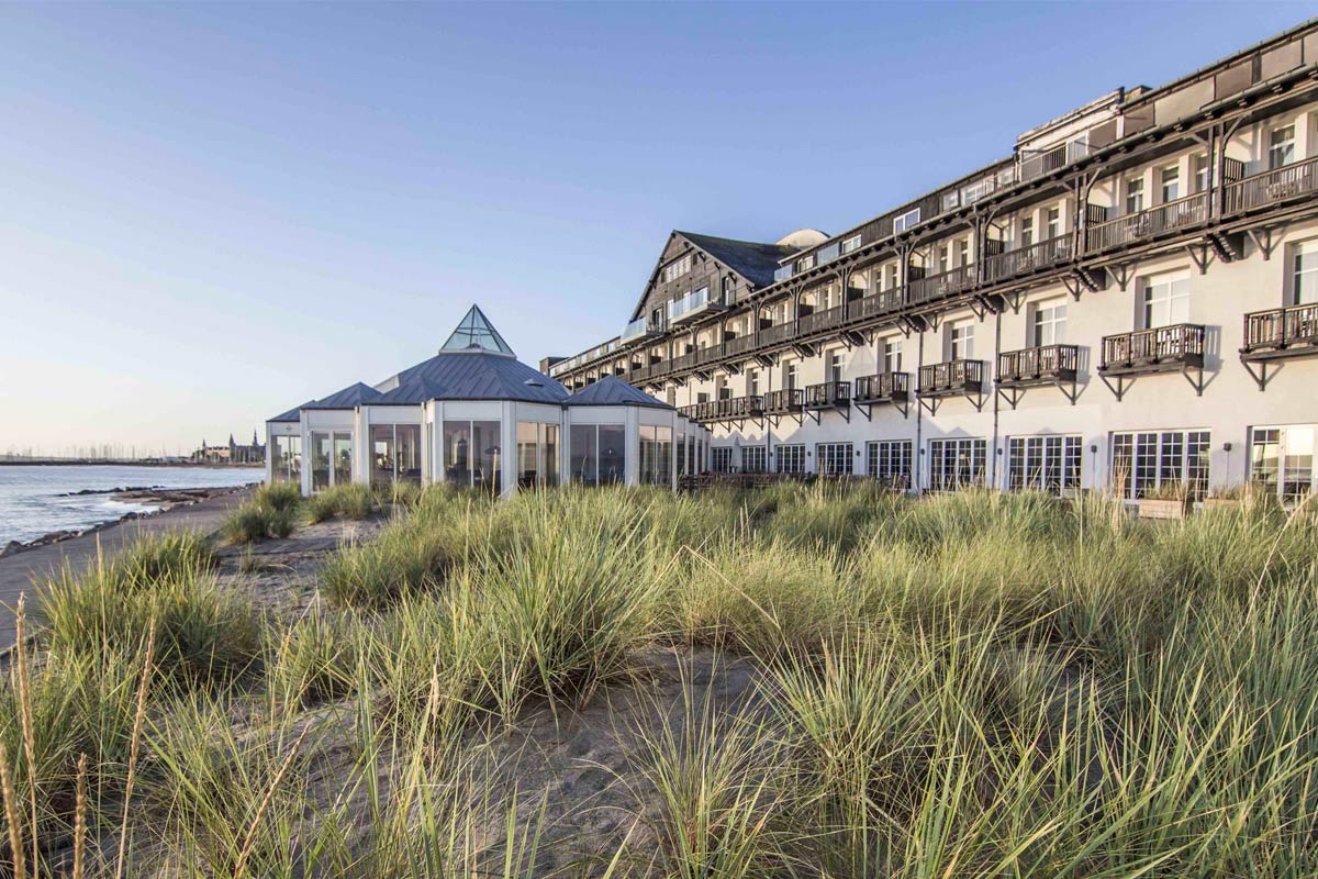 Marienlyst Strandhotel behind the beach grass.