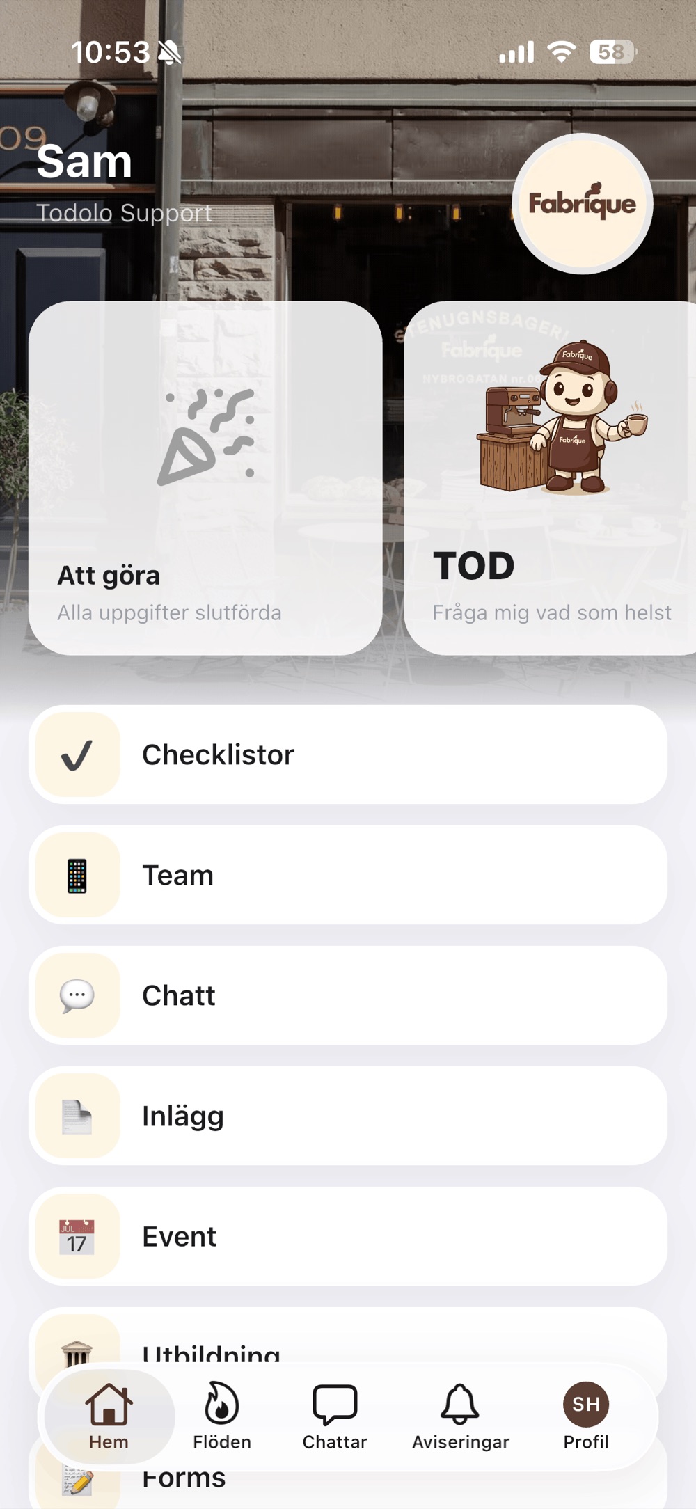 Fabriques Todolo-hemskärm: gräddvita modulikoner, Fabrique-märket och TOD bakom en bageridisk.